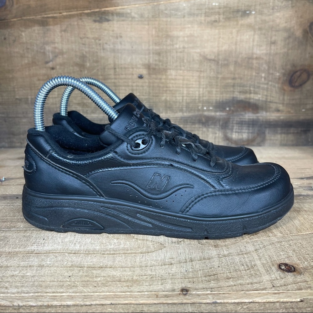 New Balance 811 Triple Black